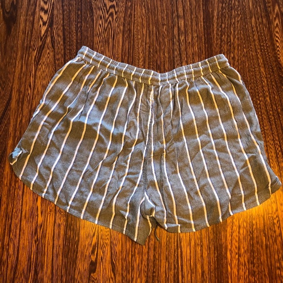 Hollister shorts - Picture 2 of 3